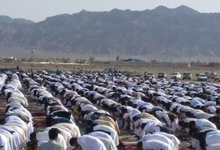 نماز وحدت آفرین عید سعید فطر  در میرجاوه اقامه شد