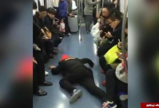 روش موذیانه مرد چینی برای تصاحب صندلی مسافران در مترو +فیلم
