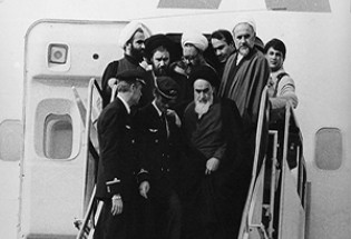 فیلم لحظه ورود امام خمینی(ره) و استقبال مردم از نگاه دوربین های خبرنگاران داخلی و خارجی