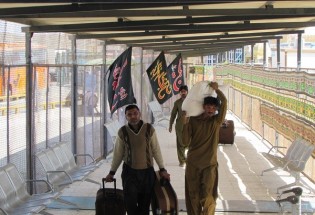 اعزام 900 زائر پاکستانی به مرقد مطهر امام خمینی(ره)/ ورود 22 اتوبوس از زوار پاکستانی از مرز میرجاوه به کشور